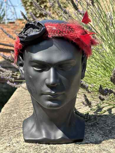 celenka-perova-cervena (2).jpg