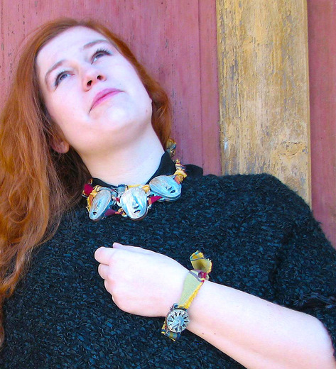 divadelni nahrdelnik (2).jpg