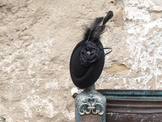 fascinátor černý (1).jpg
