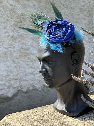 Fascinátor modré paví pero