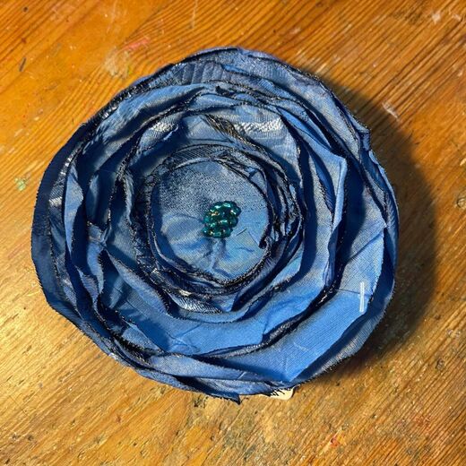 Modrá taftová růže sponka, brož ViolaArt
