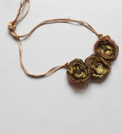 náhrdelník zlatohnědé růže (5).jpg