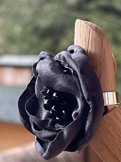 prstynek-cerna-ruze (4).jpg