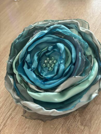 Růže světle-tmavo tyrkys