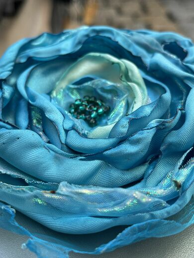 Růže tyrkysová velká