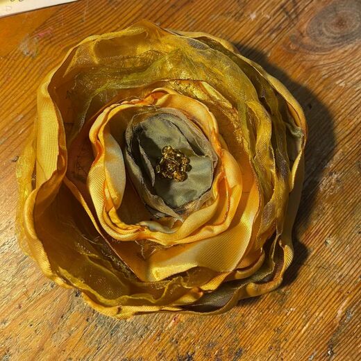 Žlutozelená růže sponka, brož ViolaArt